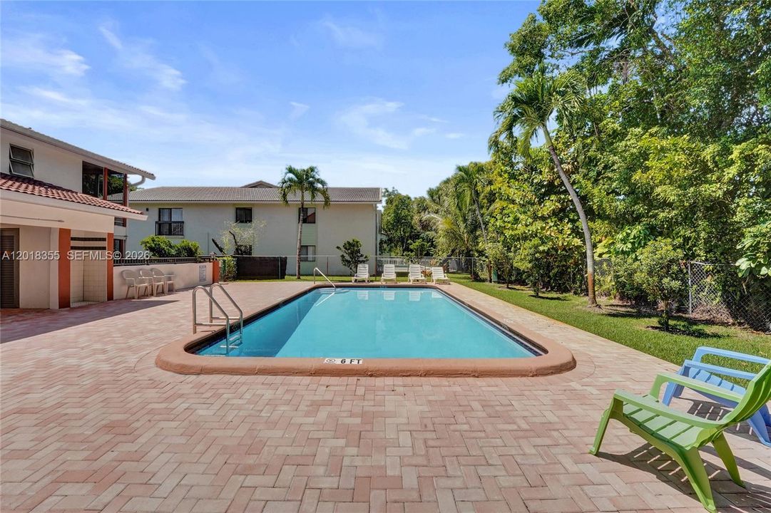 For Sale: $154,900 (2 beds, 2 baths, 1040 Square Feet)