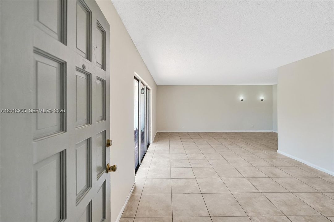 For Sale: $154,900 (2 beds, 2 baths, 1040 Square Feet)