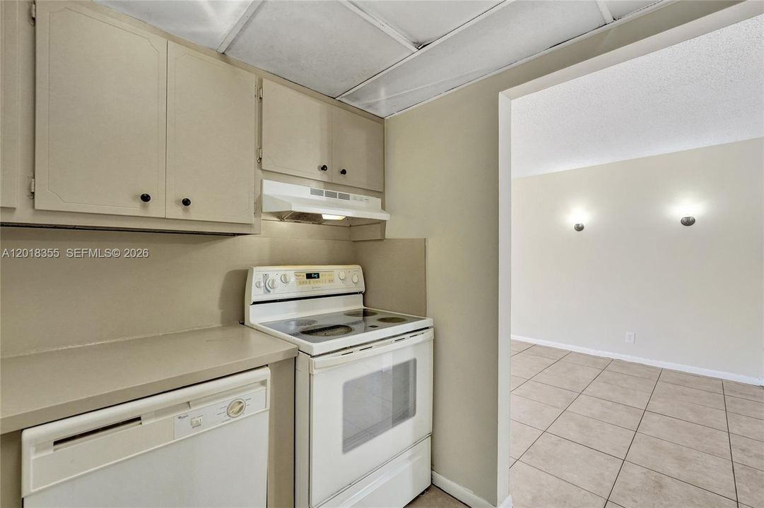 For Sale: $154,900 (2 beds, 2 baths, 1040 Square Feet)