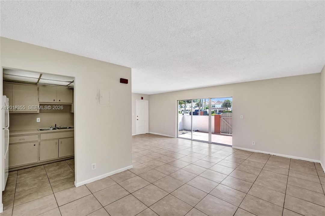 For Sale: $154,900 (2 beds, 2 baths, 1040 Square Feet)