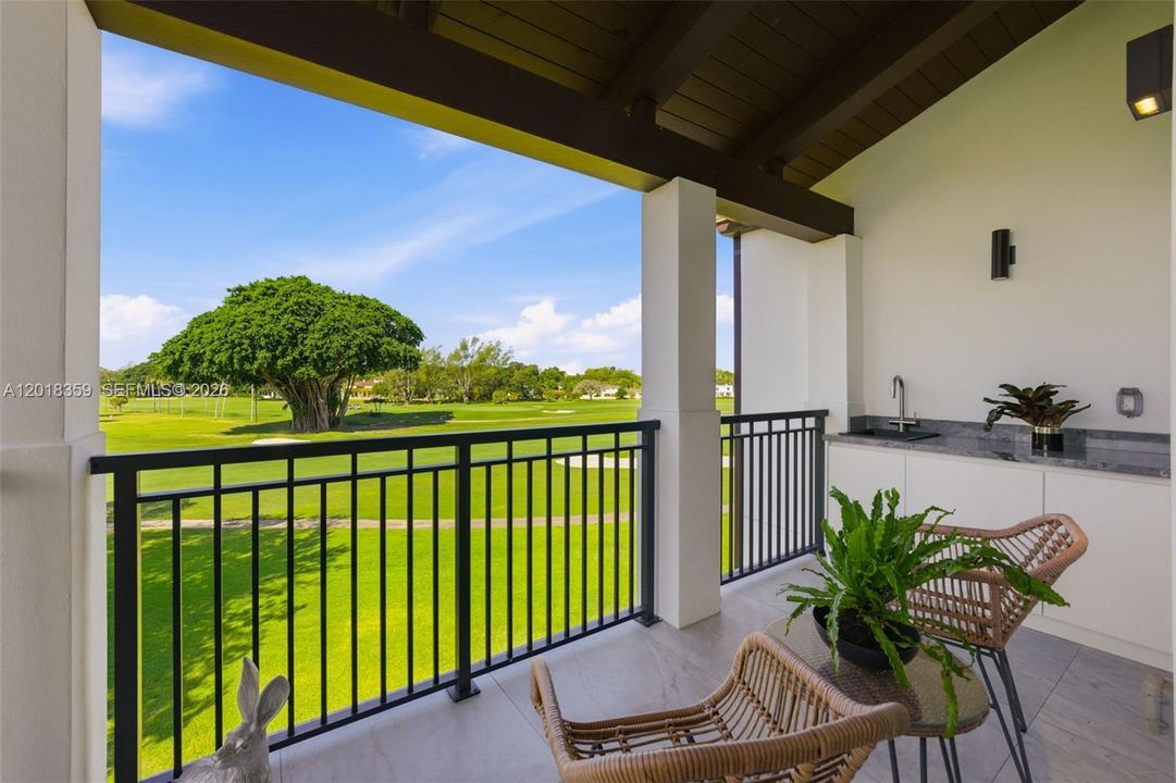 For Sale: $3,749,500 (4 beds, 4 baths, 2685 Square Feet)