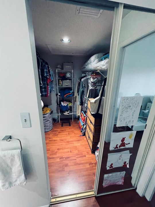 Walking closet