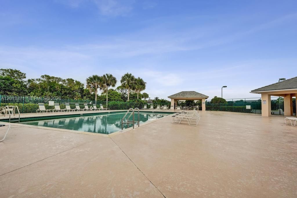 For Sale: $650,000 (3 beds, 2 baths, 2047 Square Feet)