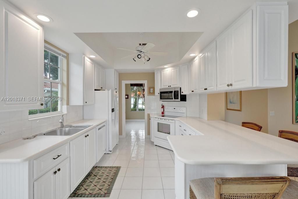 For Sale: $650,000 (3 beds, 2 baths, 2047 Square Feet)