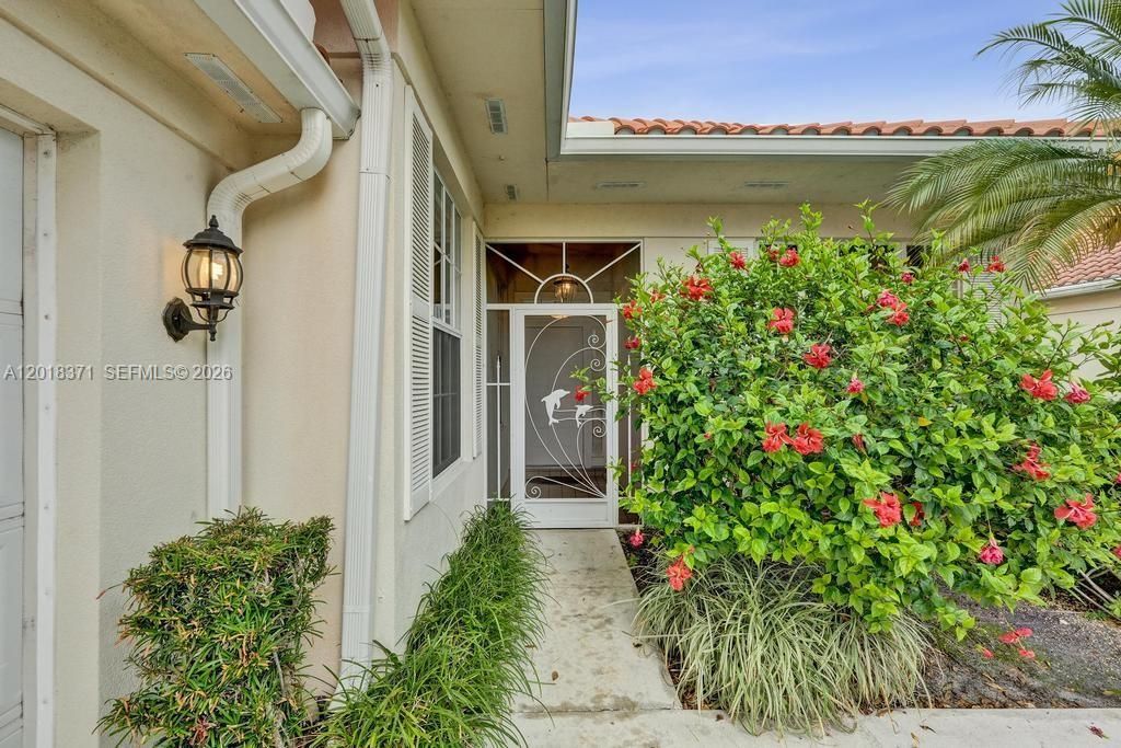 For Sale: $650,000 (3 beds, 2 baths, 2047 Square Feet)