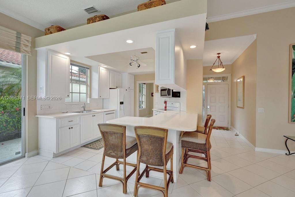 For Sale: $650,000 (3 beds, 2 baths, 2047 Square Feet)