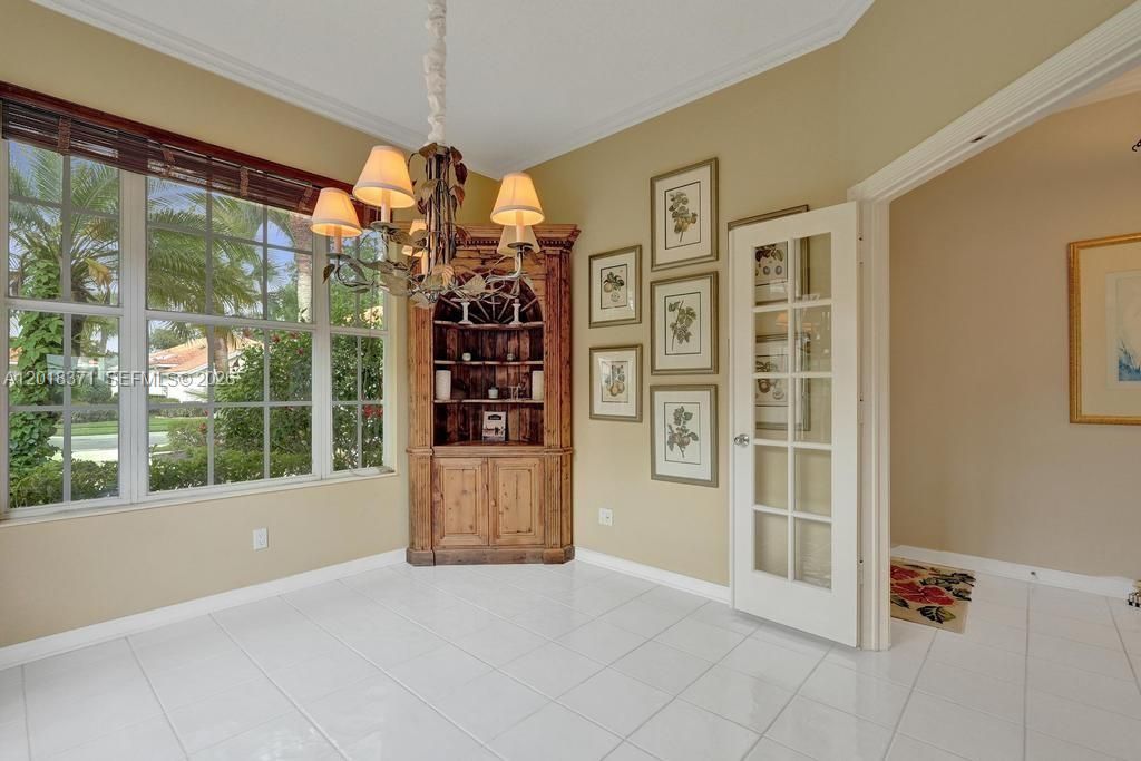 For Sale: $650,000 (3 beds, 2 baths, 2047 Square Feet)