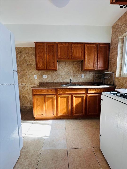Activo con contrato: $2,400 (2 camas, 2 baños, 1100 Pies cuadrados)