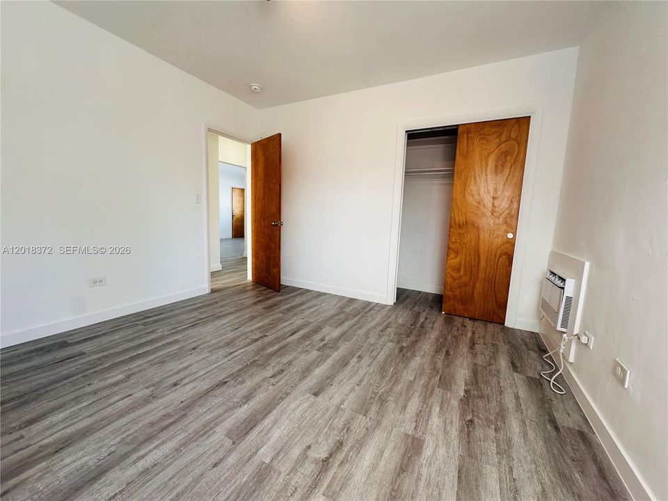 Activo con contrato: $2,400 (2 camas, 2 baños, 1100 Pies cuadrados)
