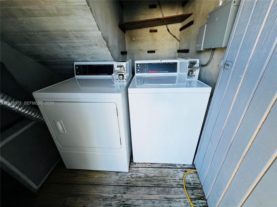 Activo con contrato: $2,400 (2 camas, 2 baños, 1100 Pies cuadrados)