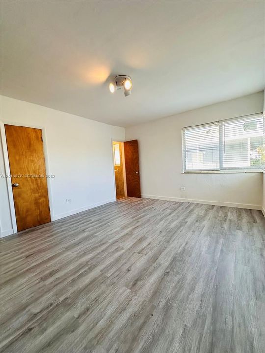 Activo con contrato: $2,400 (2 camas, 2 baños, 1100 Pies cuadrados)
