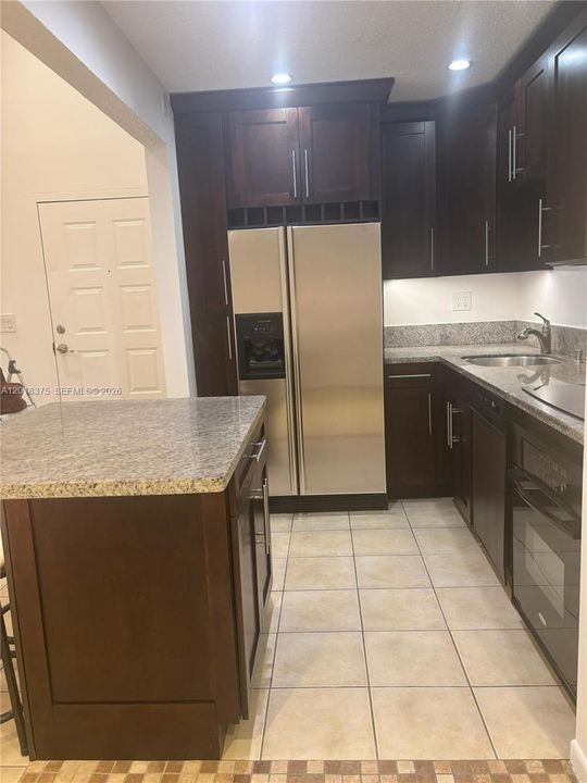 Active With Contract: $1,850 (1 beds, 1 baths, 679 Square Feet)