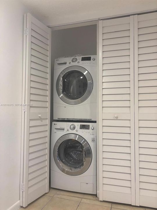 Active With Contract: $1,850 (1 beds, 1 baths, 679 Square Feet)