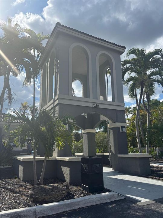 Active With Contract: $1,850 (1 beds, 1 baths, 679 Square Feet)