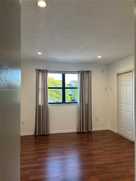 Active With Contract: $1,850 (1 beds, 1 baths, 679 Square Feet)