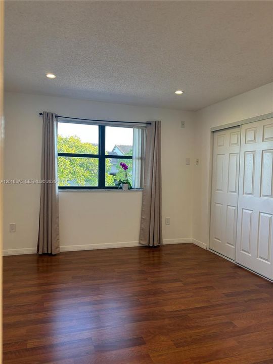 Active With Contract: $1,850 (1 beds, 1 baths, 679 Square Feet)
