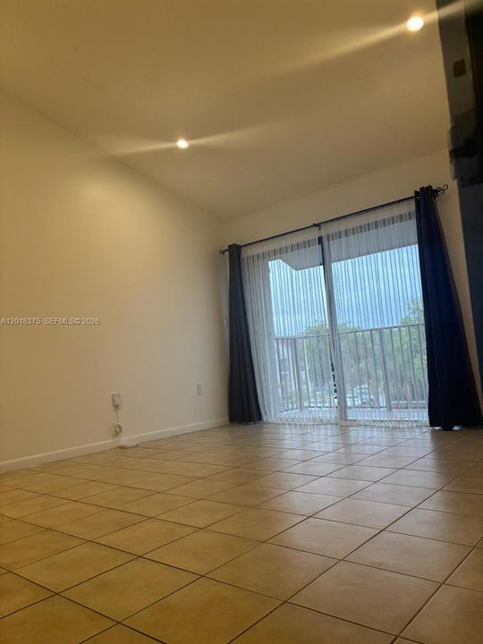 Active With Contract: $1,850 (1 beds, 1 baths, 679 Square Feet)