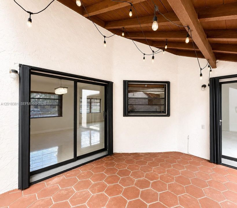 For Sale: $705,000 (4 beds, 3 baths, 1952 Square Feet)