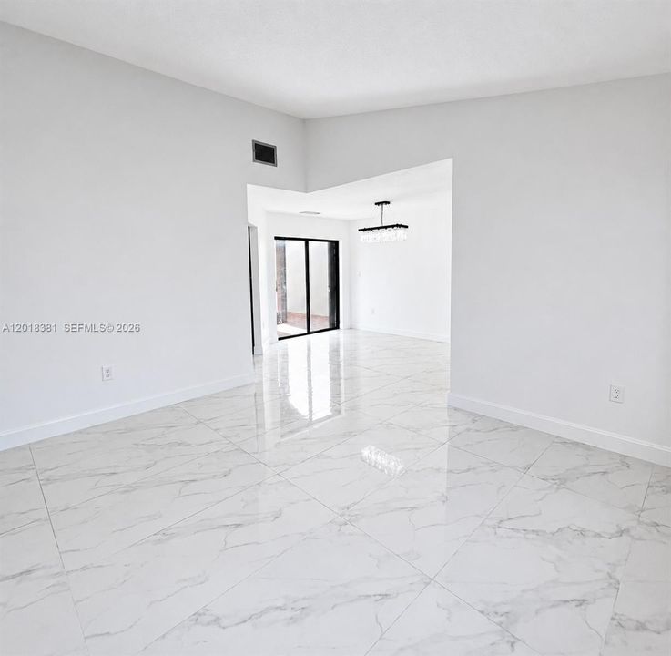 For Sale: $705,000 (4 beds, 3 baths, 1952 Square Feet)