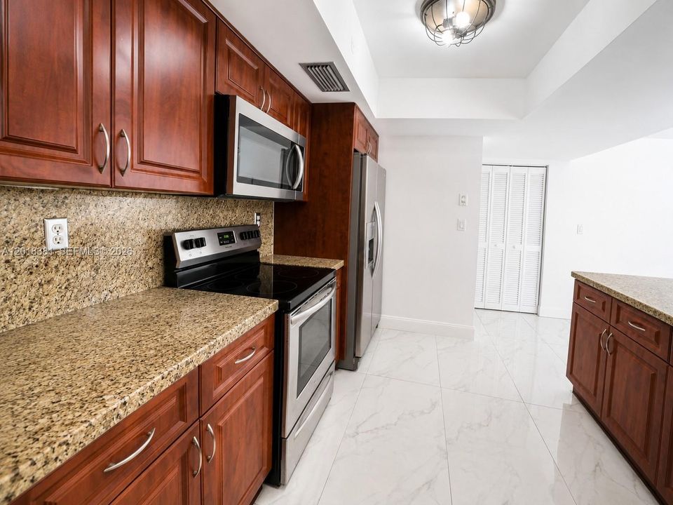 For Sale: $705,000 (4 beds, 3 baths, 1952 Square Feet)