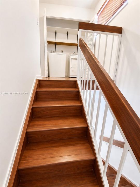 For Sale: $705,000 (4 beds, 3 baths, 1952 Square Feet)