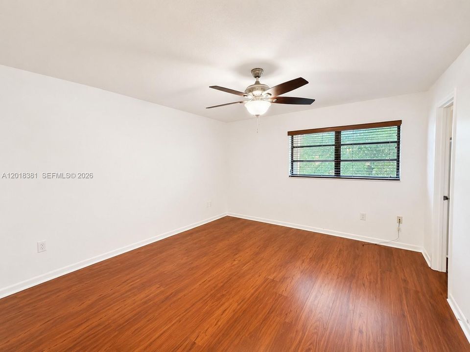 For Sale: $705,000 (4 beds, 3 baths, 1952 Square Feet)