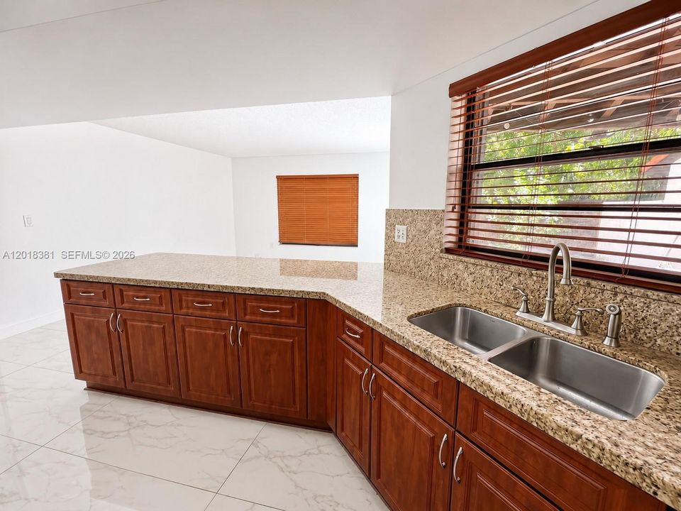 For Sale: $705,000 (4 beds, 3 baths, 1952 Square Feet)