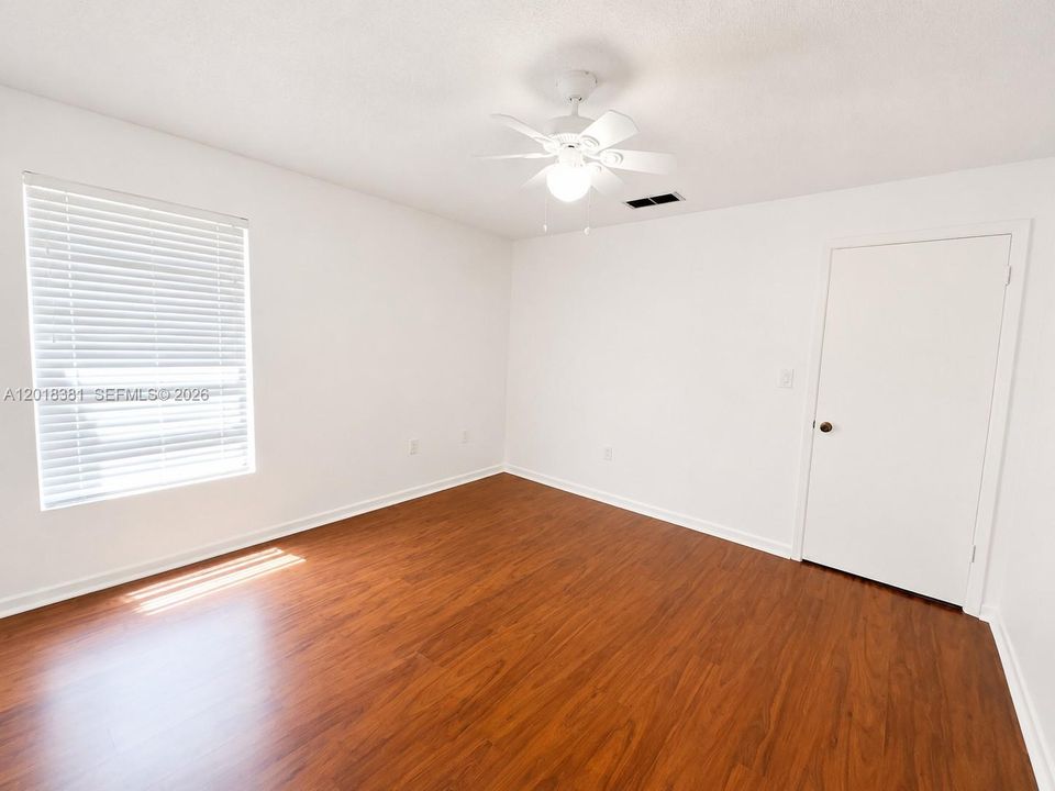 For Sale: $705,000 (4 beds, 3 baths, 1952 Square Feet)