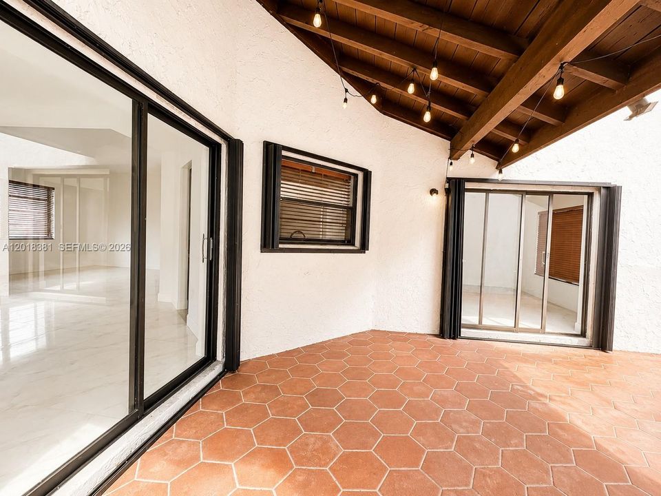 For Sale: $705,000 (4 beds, 3 baths, 1952 Square Feet)