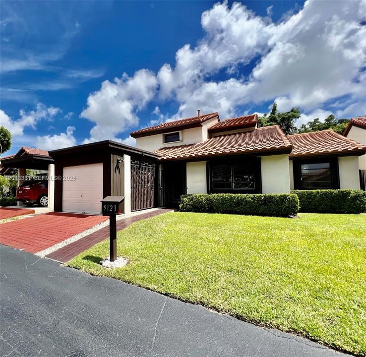 For Sale: $705,000 (4 beds, 3 baths, 1952 Square Feet)