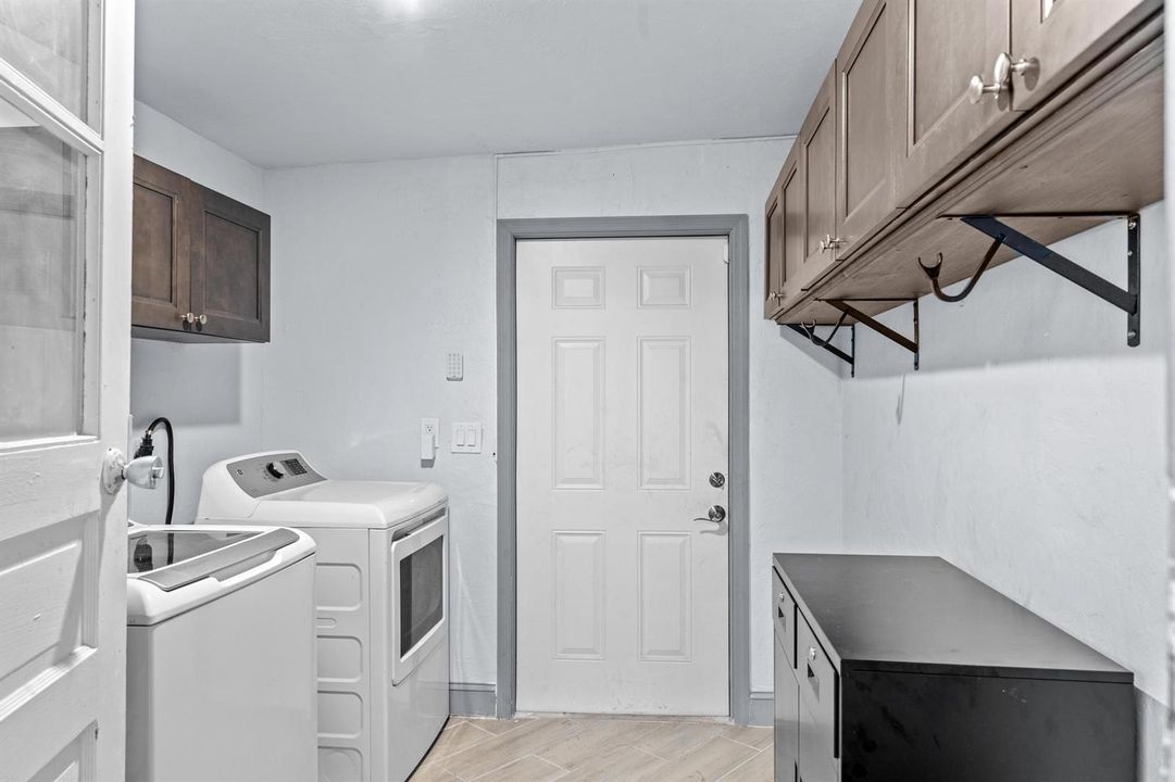 Full Laundry with Storage