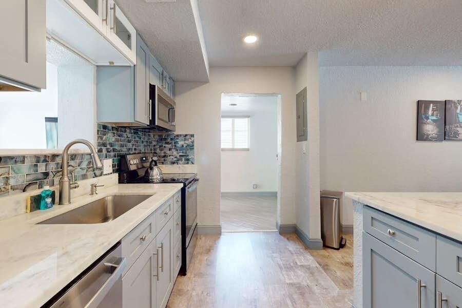 Walkthru kitchen
