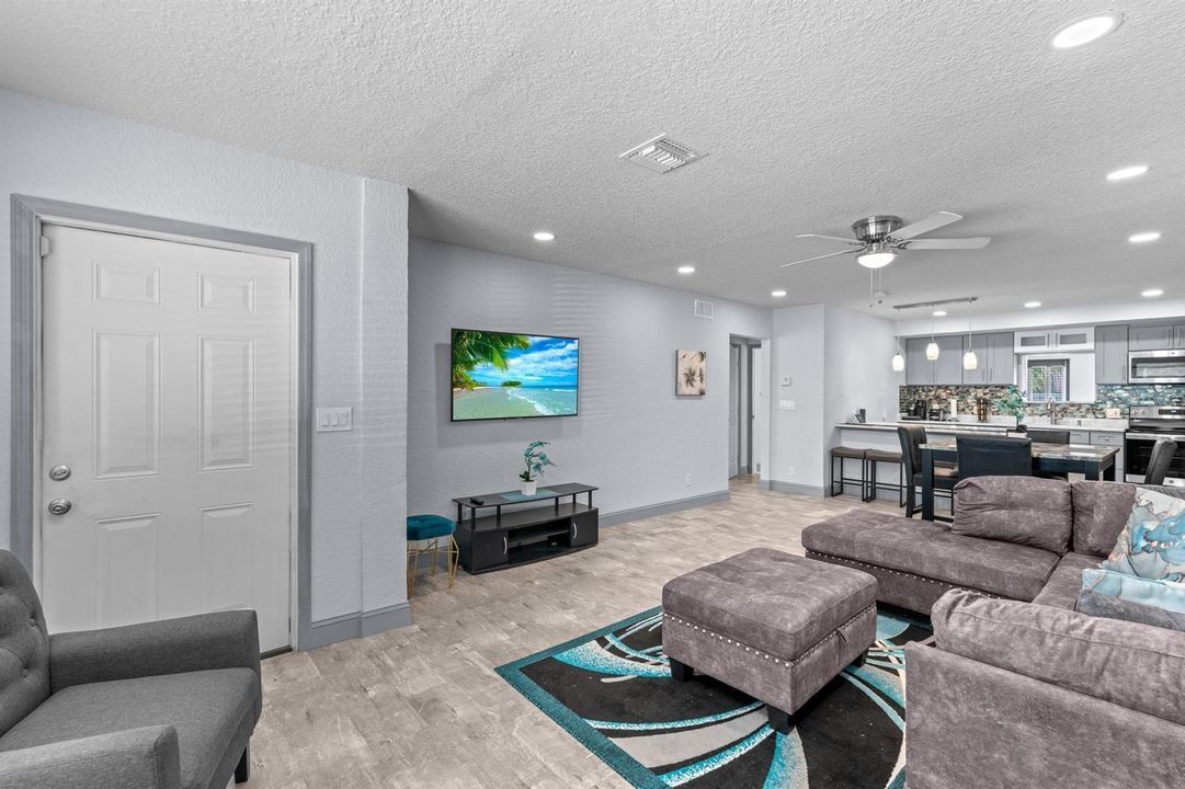 Sitting area and Living