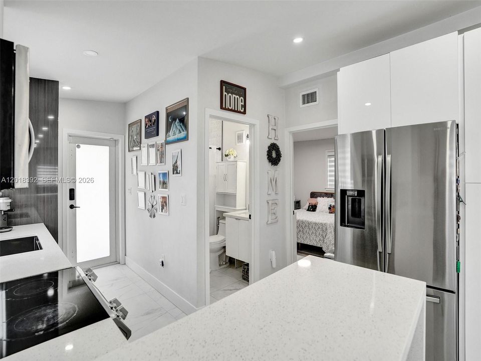 For Sale: $450,000 (3 beds, 1 baths, 864 Square Feet)