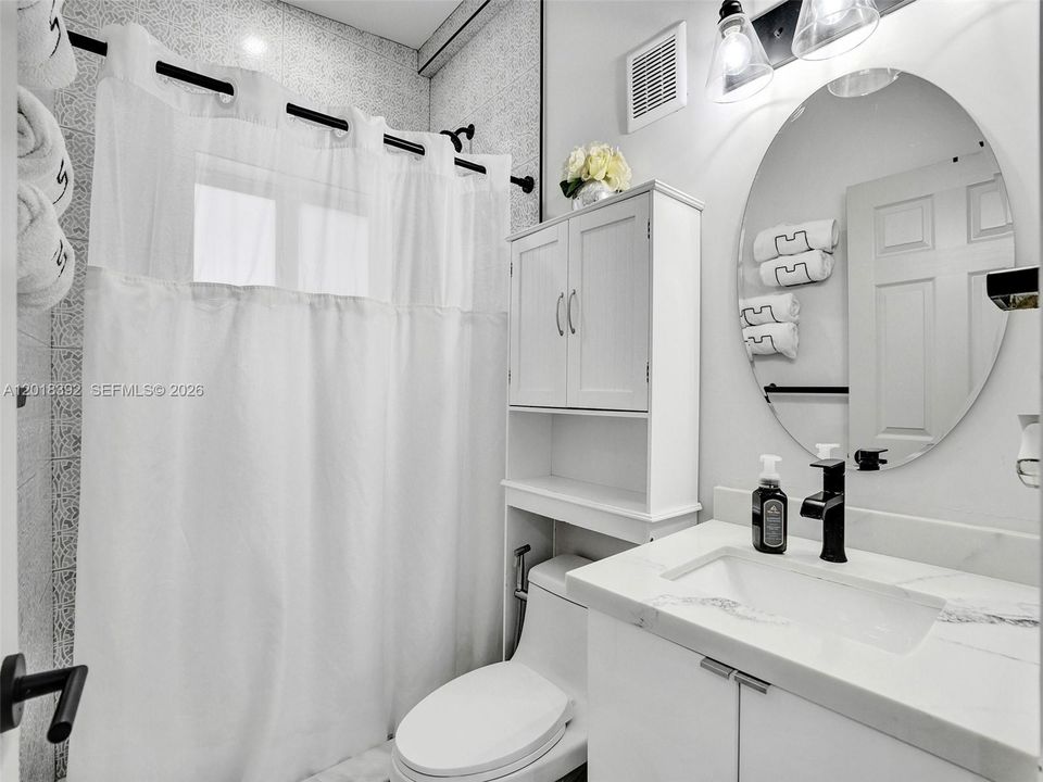 For Sale: $450,000 (3 beds, 1 baths, 864 Square Feet)