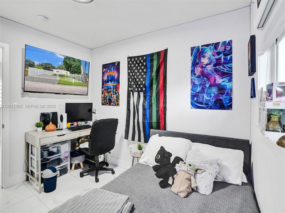 For Sale: $450,000 (3 beds, 1 baths, 864 Square Feet)