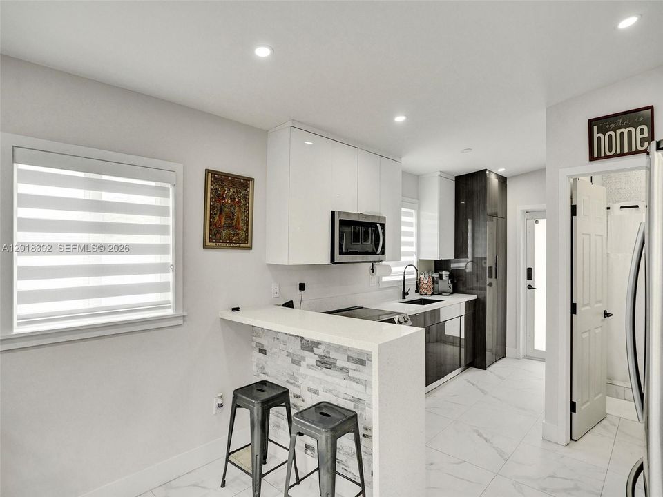 For Sale: $450,000 (3 beds, 1 baths, 864 Square Feet)