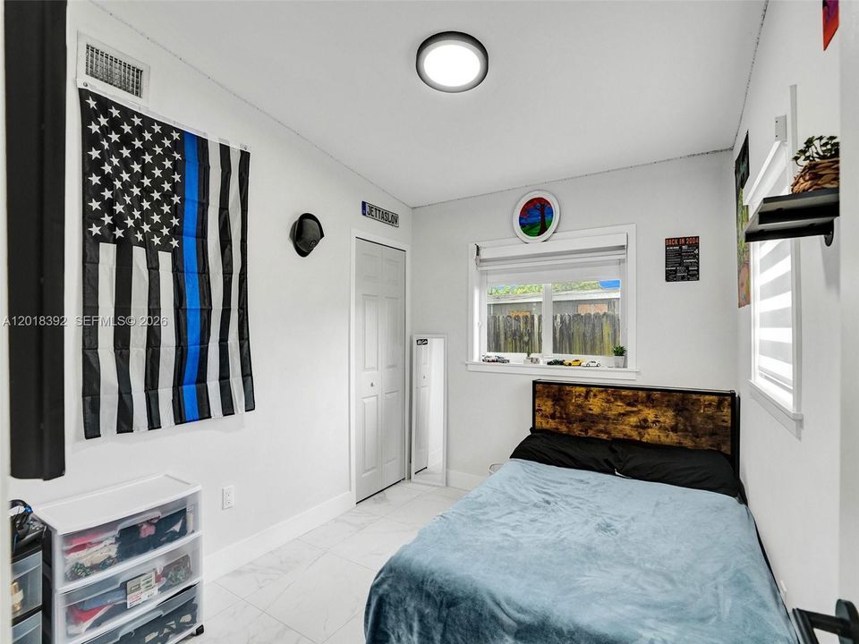 For Sale: $450,000 (3 beds, 1 baths, 864 Square Feet)