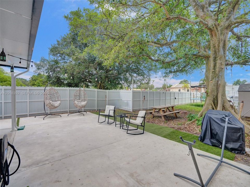 For Sale: $450,000 (3 beds, 1 baths, 864 Square Feet)