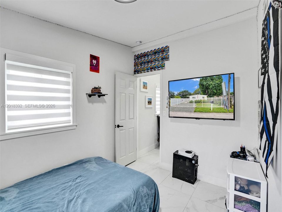 For Sale: $450,000 (3 beds, 1 baths, 864 Square Feet)