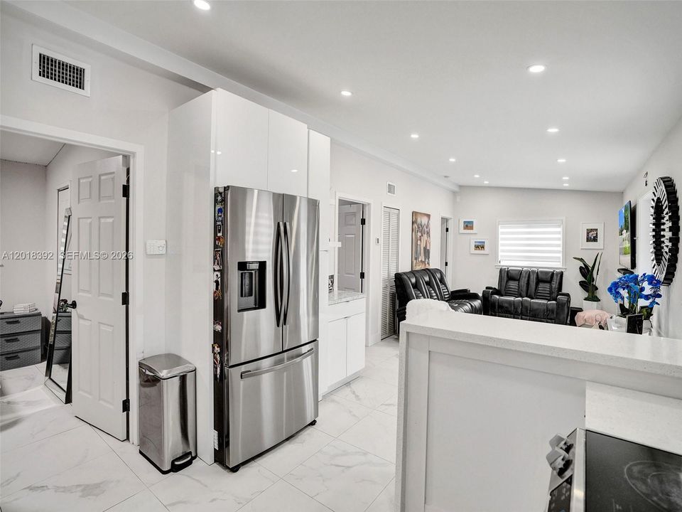 For Sale: $450,000 (3 beds, 1 baths, 864 Square Feet)