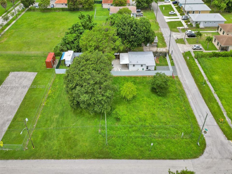 For Sale: $450,000 (3 beds, 1 baths, 864 Square Feet)