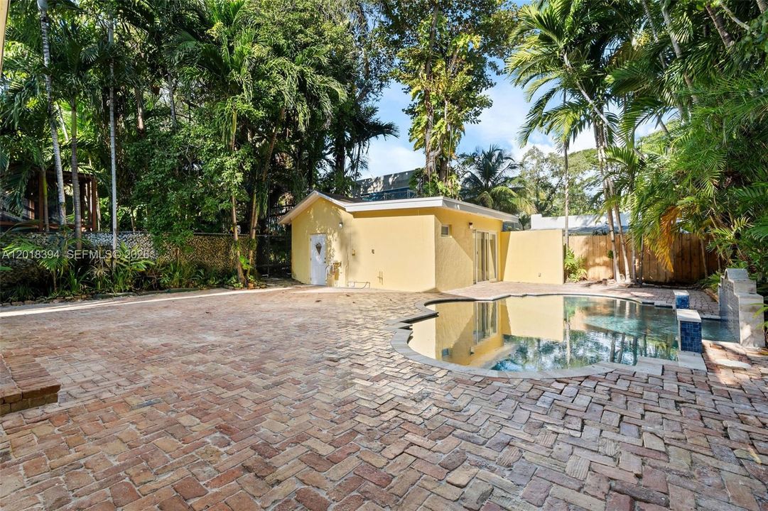 На продажу: $2,499,000 (3 спален, 2 ванн, 1580 Квадратных фут)