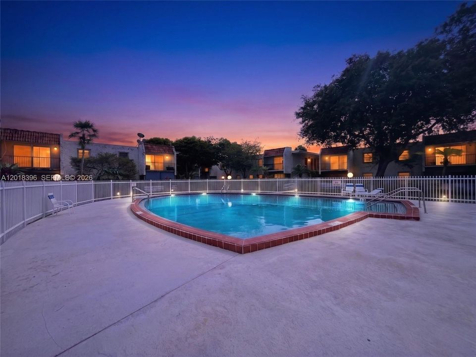 For Sale: $165,000 (1 beds, 1 baths, 560 Square Feet)
