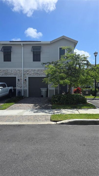 For Rent: $3,500 (3 beds, 2 baths, 1621 Square Feet)