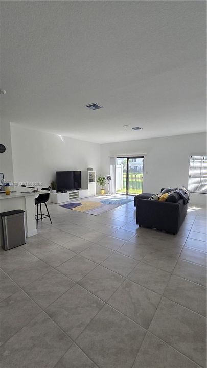 For Rent: $3,500 (3 beds, 2 baths, 1621 Square Feet)