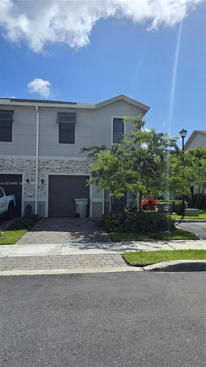 For Rent: $3,500 (3 beds, 2 baths, 1621 Square Feet)