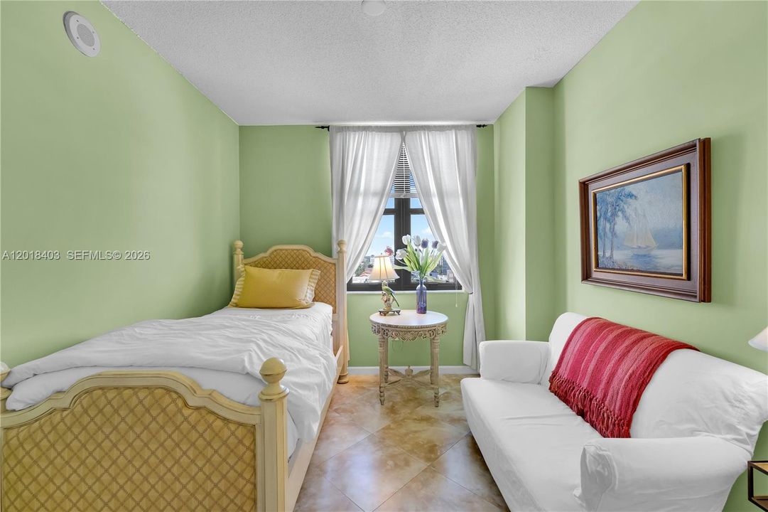 В аренду: $3,200 (2 спален, 1 ванн, 990 Квадратных фут)