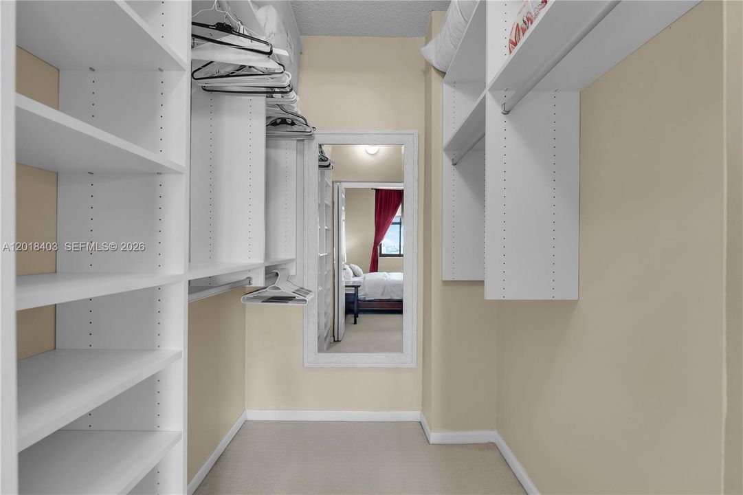 В аренду: $3,200 (2 спален, 1 ванн, 990 Квадратных фут)