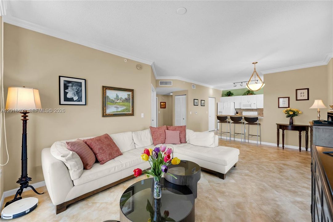 В аренду: $3,200 (2 спален, 1 ванн, 990 Квадратных фут)